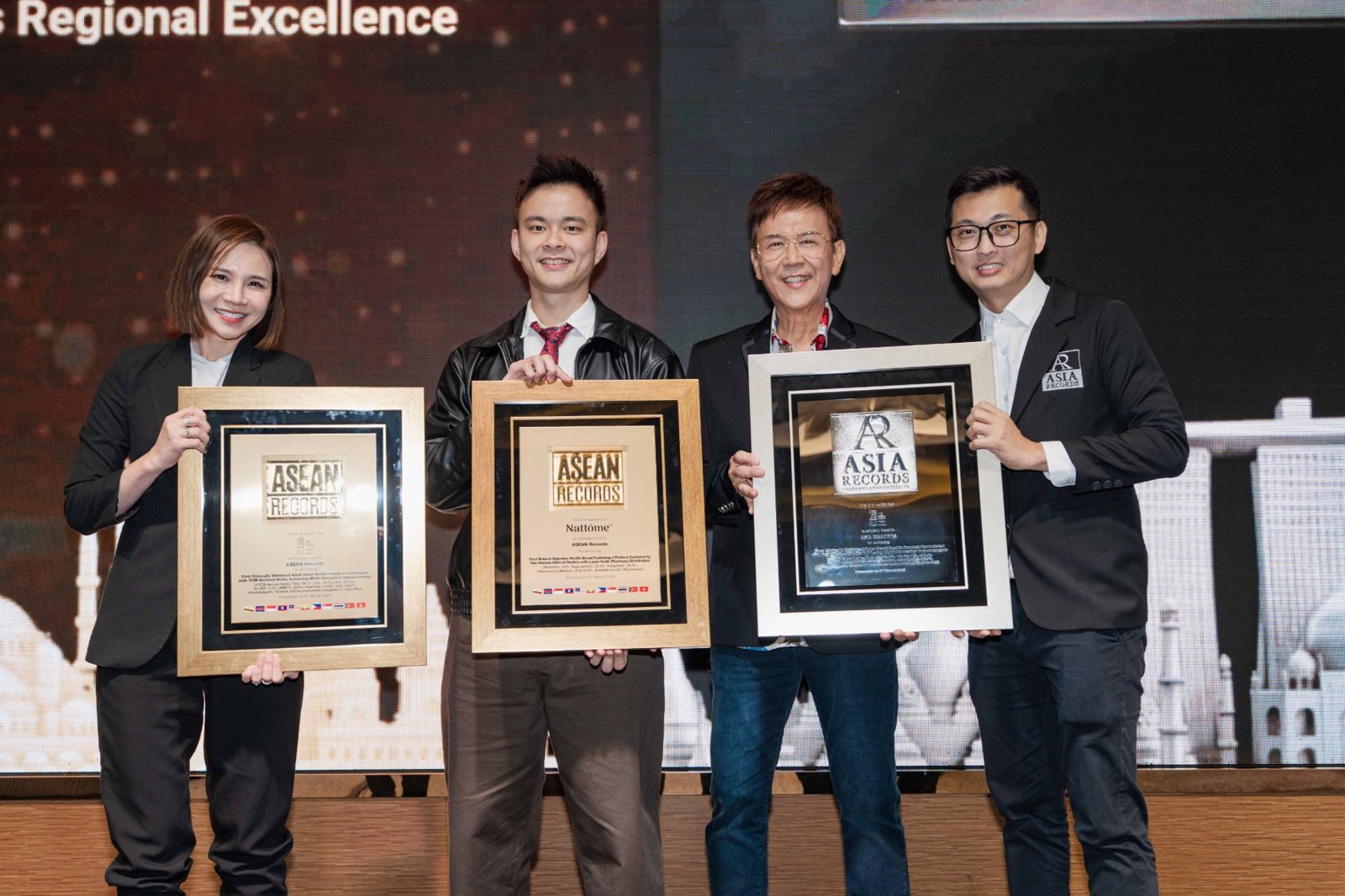 通芯王荣获 ASEAN Records 与 ASIA Records 颁奖现场 Heartio ASEAN and ASIA Records award ceremony